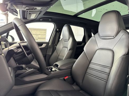 New 2026 Porsche Cayenne image 5