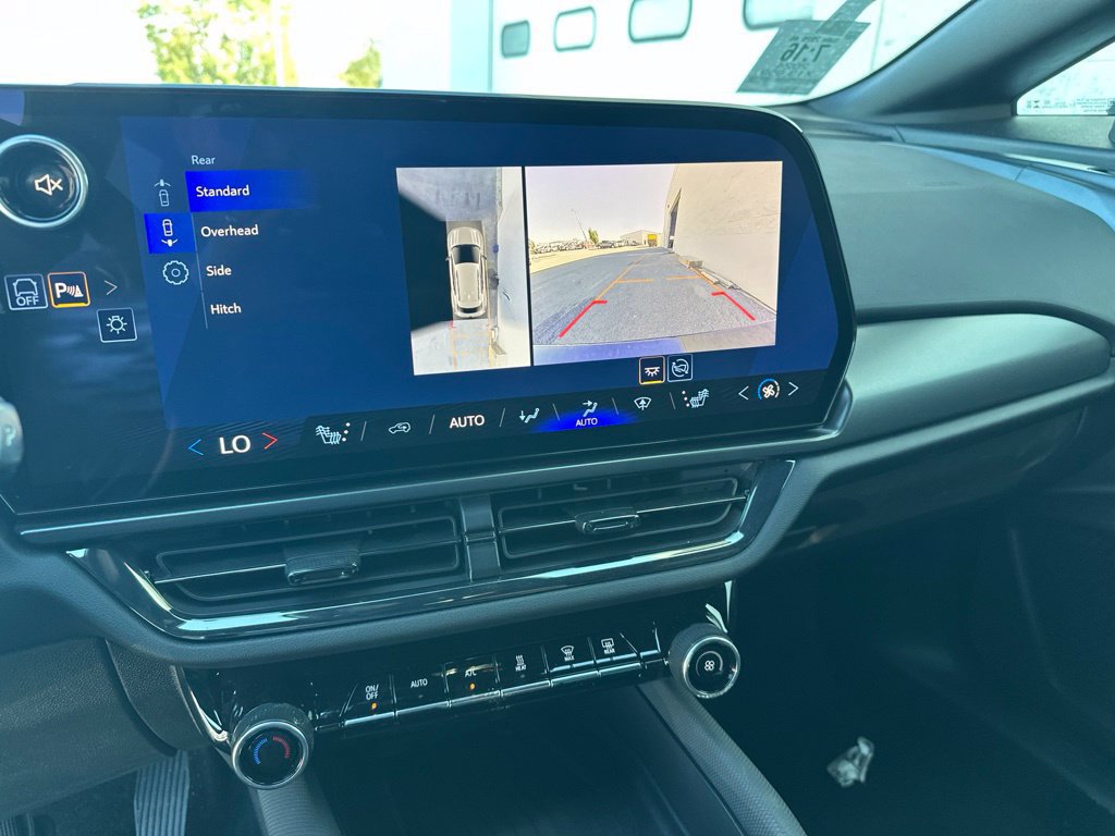 Used 2024 Chevrolet Equinox EV RS FWD image 17