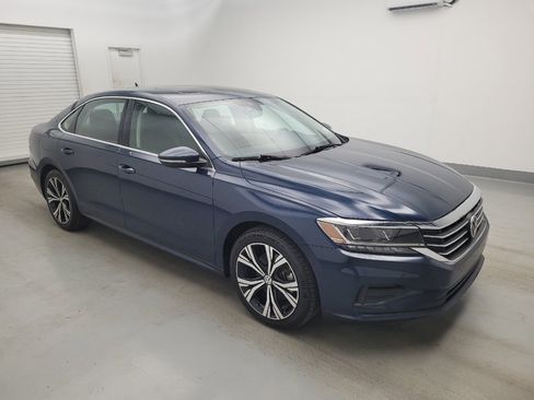 Used 2022 Volkswagen Passat 2.0T SE FWD image 11