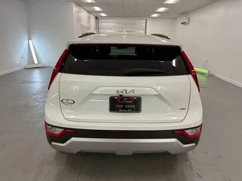 Used 2025 Kia Niro EX image 7
