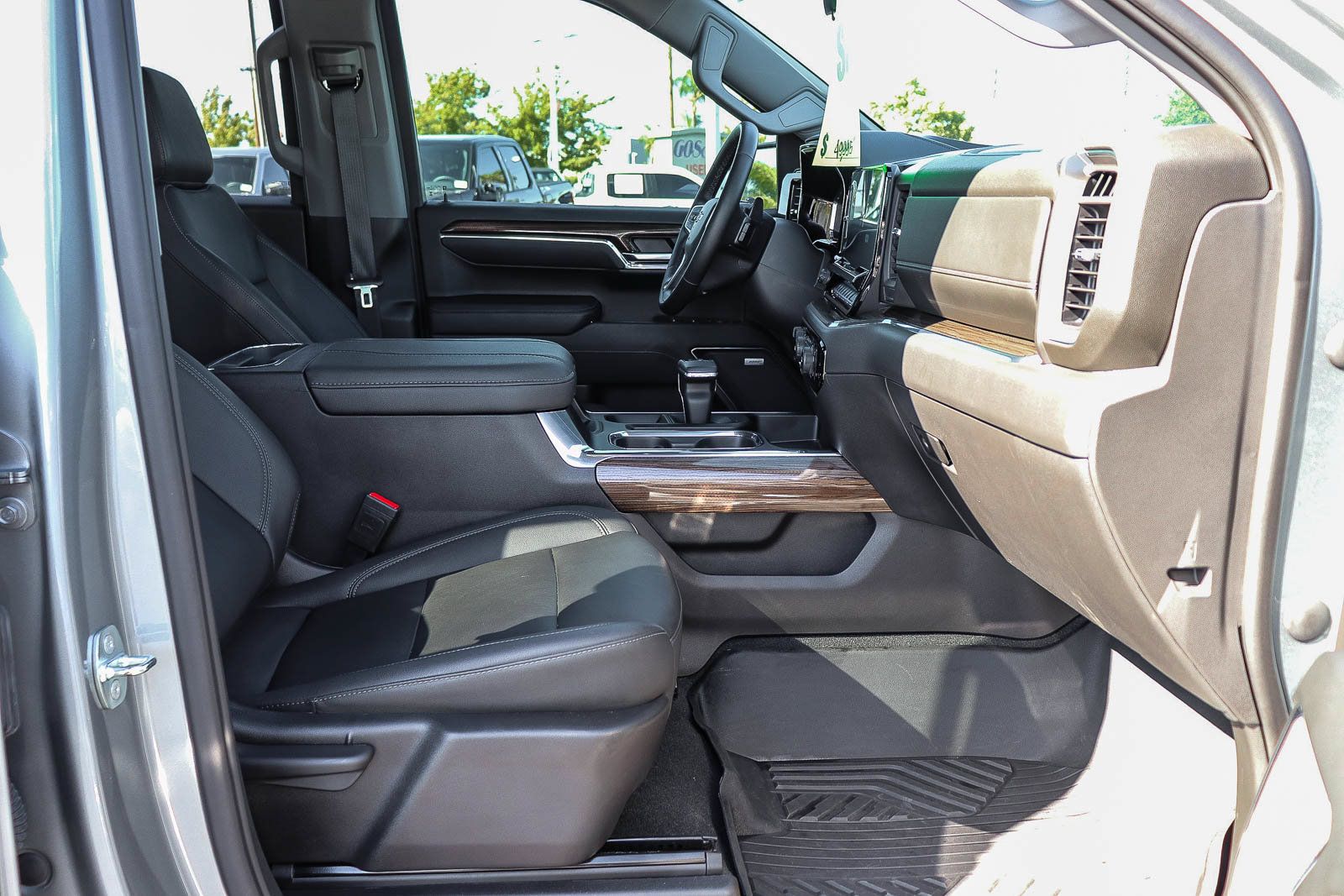 Used 2023 Chevrolet Silverado 1500 LT Trail Boss w/ LT Trail Boss Premium Package AWD/4WD image 16