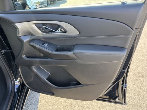 Used 2023 Chevrolet Traverse LT image 19