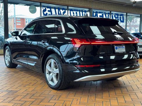Used 2019 Audi e-tron Prestige w/ Prestige Package image 6
