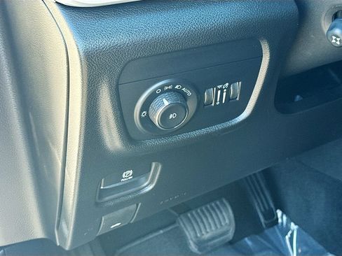 Used 2024 Jeep Grand Cherokee L Limited w/ Luxury Tech Group II AWD/4WD image 10