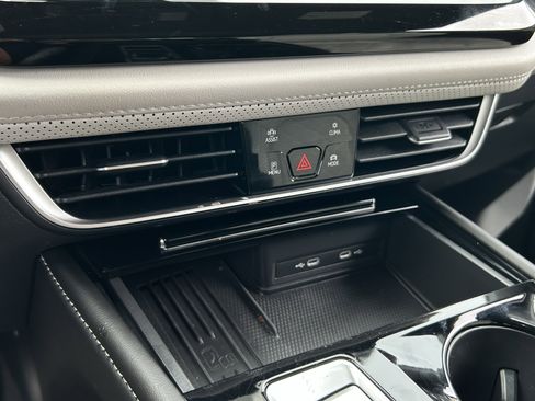 Used 2025 Volkswagen Atlas Cross Sport SEL Premium R-Line image 23