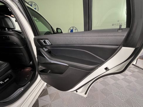 Used 2021 BMW X7 xDrive40i w/ M Sport Package AWD/4WD image 25