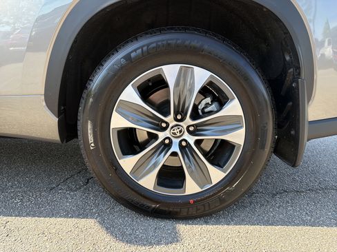 Certified 2026 Toyota Highlander XLE image 34