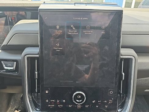 Used 2025 GMC Yukon Denali w/ Denali Reserve Package AWD/4WD image 36