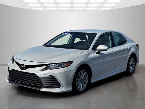 Used 2023 Toyota Camry LE image 3