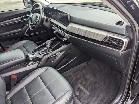 Certified 2025 Kia Telluride EX w/ EX Captain's Chair Package image 14