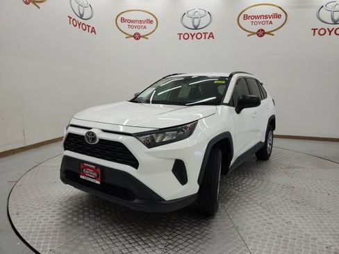 Used 2021 Toyota RAV4 LE FWD image 2