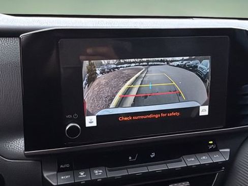 Used 2025 Toyota Camry SE image 25