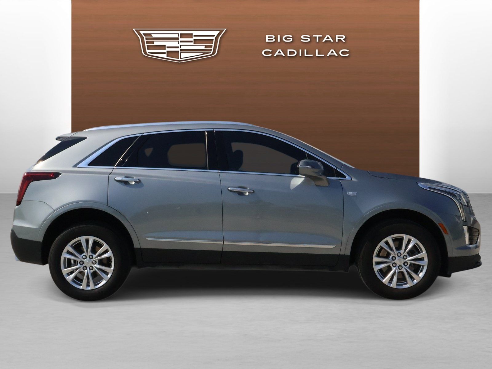 Used 2024 Cadillac XT5 Luxury w/ LPO, Floor Liner Package FWD image 6