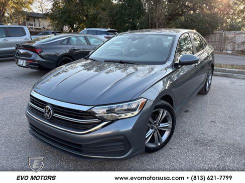 Used 2024 Volkswagen Jetta SE image 1