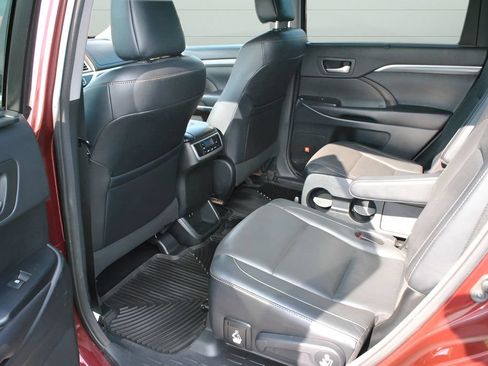 Used 2017 Toyota Highlander Limited AWD/4WD image 9