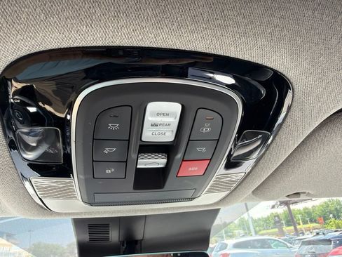 Used 2023 Hyundai Palisade Limited AWD/4WD image 26