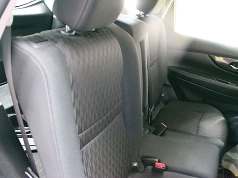 Used 2017 Nissan Rogue S FWD image 9