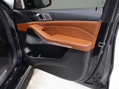 Used 2021 BMW X7 M50i image 32