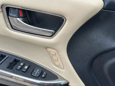 Used 2013 Toyota Avalon Limited image 39