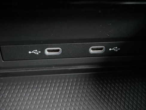 Certified 2025 Volkswagen Atlas Cross Sport SEL R-Line image 29