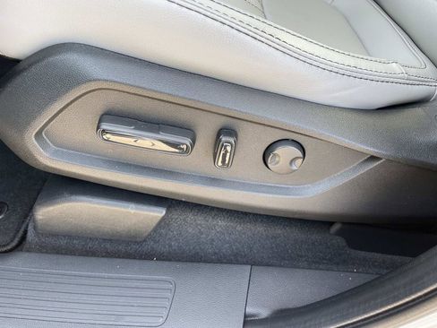 Used 2025 Honda Pilot EX-L image 15