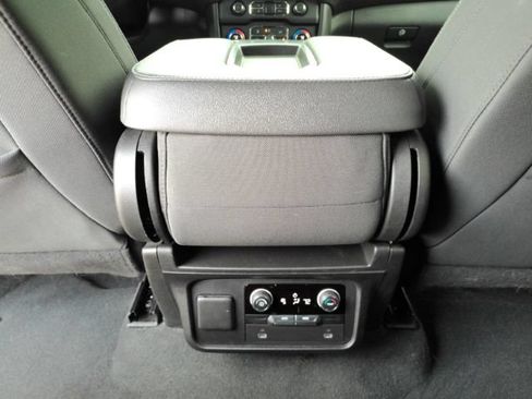 Used 2021 Chevrolet Suburban LS RWD image 26