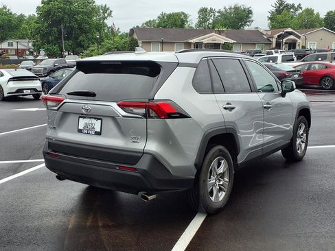 Used 2025 Toyota RAV4 XLE AWD/4WD image 2