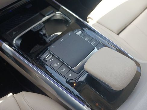 Used 2021 Mercedes-Benz GLB 250 4MATIC image 25