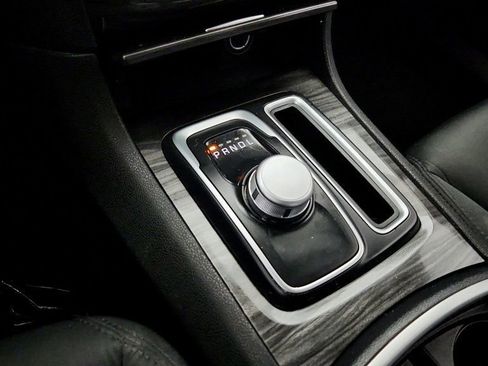 Used 2021 Chrysler 300 Touring w/ Chrome Appearance Package image 15