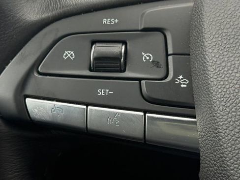 Used 2025 Cadillac XT4 Premium Luxury FWD image 10