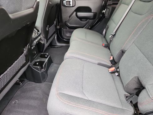 Used 2024 Jeep Wrangler Unlimited Rubicon w/ Convenience Group image 11