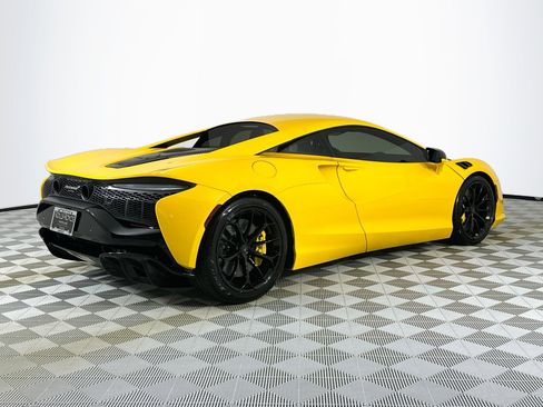 Used 2025 McLaren Artura image 5