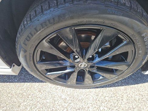 Used 2018 Nissan Sentra SR w/ SR Midnight Edition Package FWD image 30