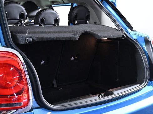 Used 2019 MINI Cooper 4-Door Hardtop w/ Signature Upholstery Package image 29