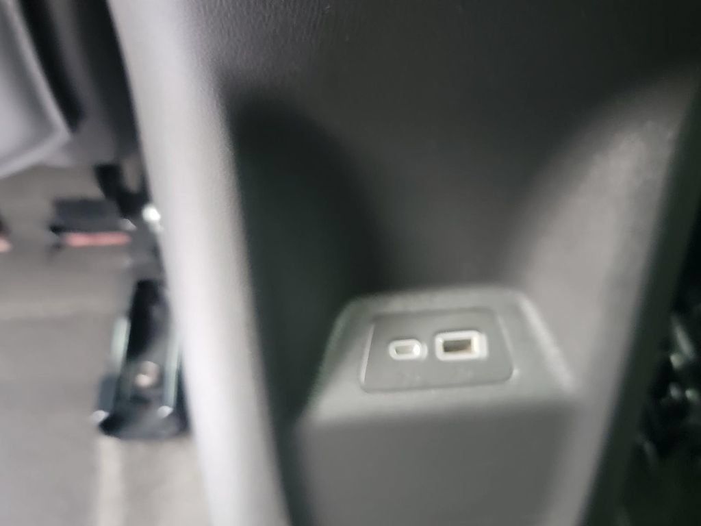 Used 2023 Buick Envision Essence FWD image 32
