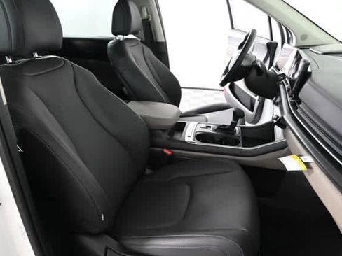 New 2026 Kia Carnival LXS image 11