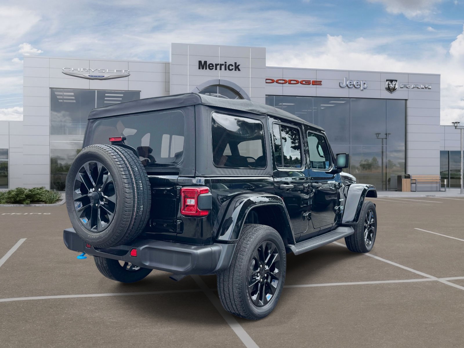 Used 2023 Jeep Wrangler Unlimited Sahara w/ Cold Weather Group AWD/4WD image 6