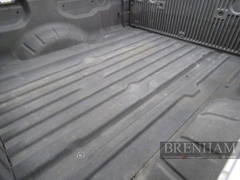 Used 2023 Nissan Titan SV w/ SV Convenience Package image 18