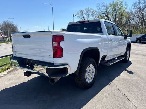 Used 2024 Chevrolet Silverado 2500 LT AWD/4WD image 5
