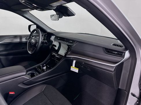 New 2026 Jeep Grand Cherokee Altitude AWD/4WD image 34
