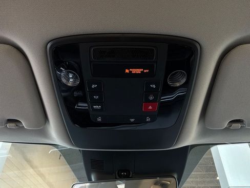 Used 2026 Kia Carnival FWD image 18