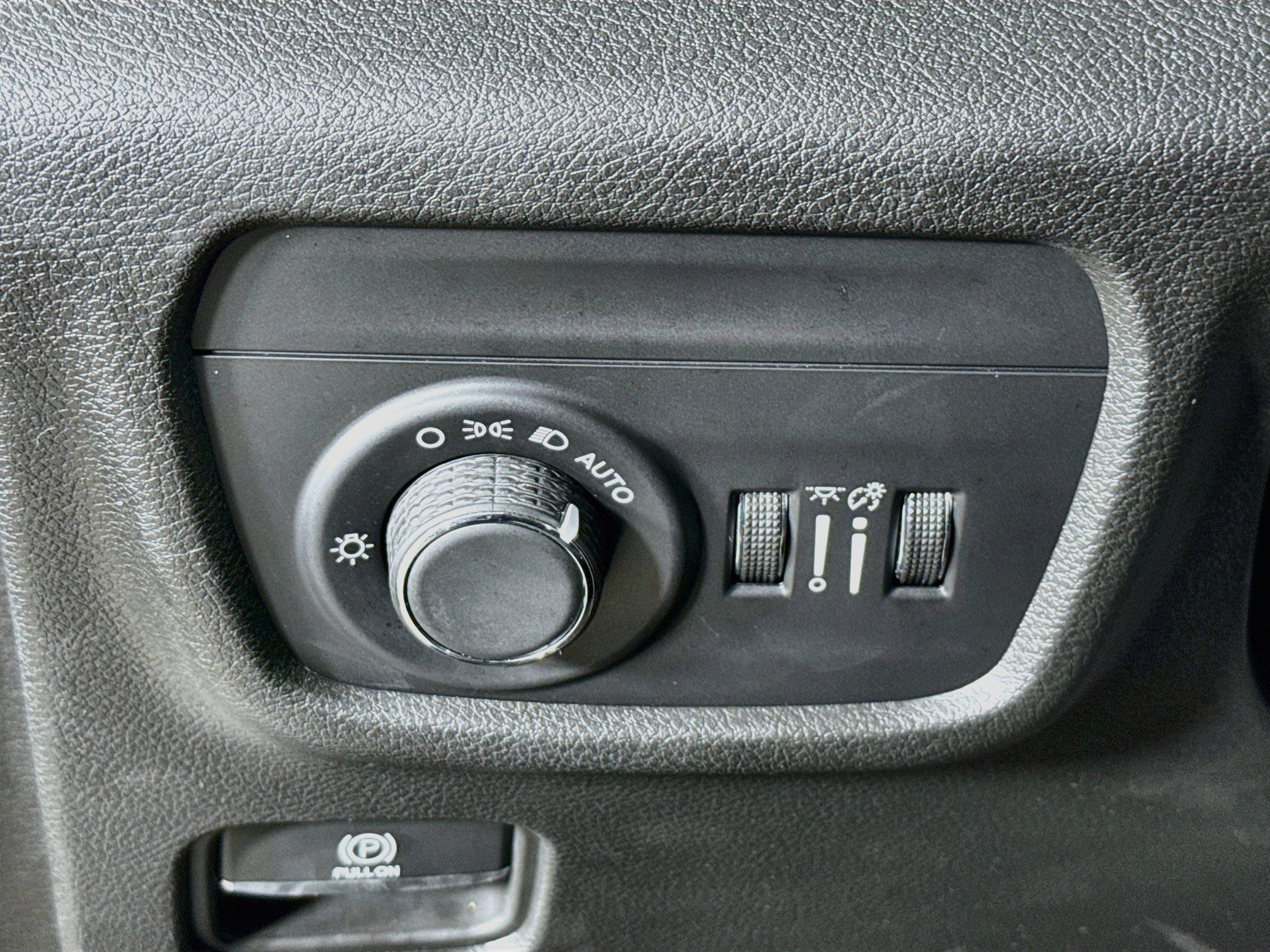 Used 2023 Jeep Grand Cherokee L Laredo AWD/4WD image 9