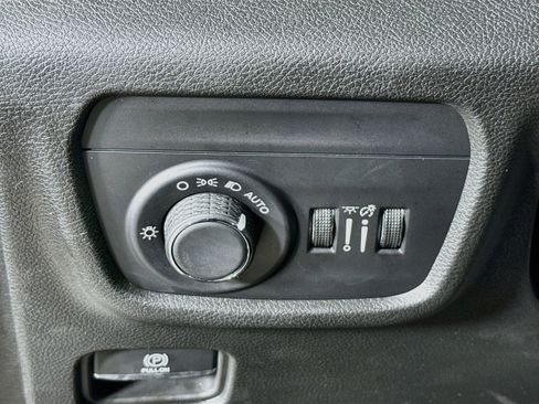 Used 2023 Jeep Grand Cherokee L Laredo AWD/4WD image 9