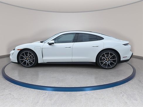 Used 2023 Porsche Taycan image 9
