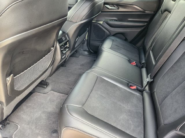 Used 2025 Jeep Grand Cherokee Altitude RWD image 30