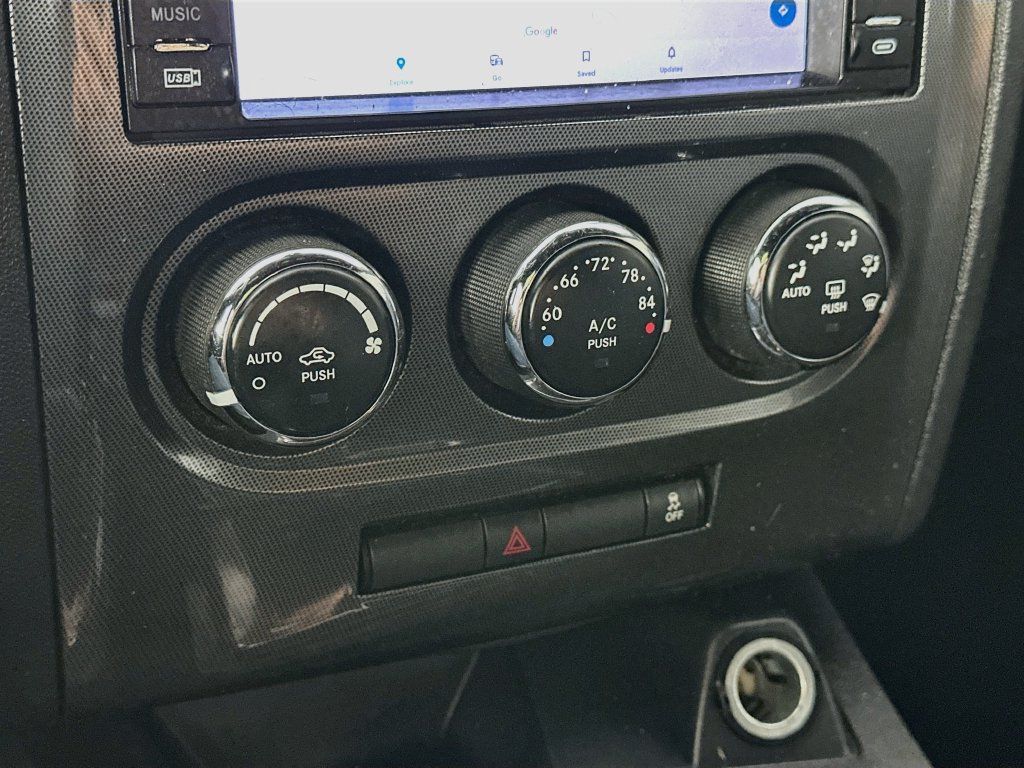 Used 2013 Dodge Challenger SXT RWD image 18