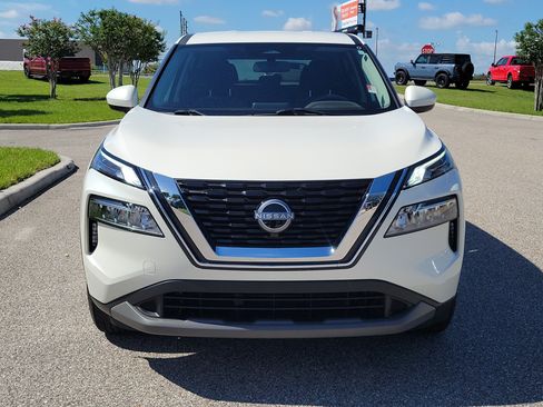 Certified 2023 Nissan Rogue SV FWD image 2