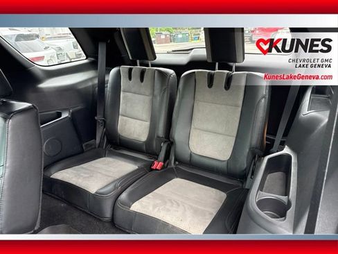Used 2017 Ford Explorer XLT w/ Equipment Group 202A AWD/4WD image 16