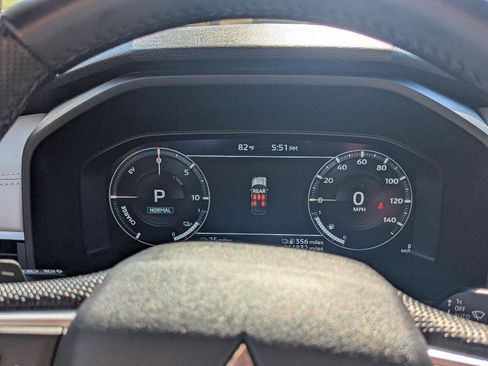 Used 2023 Mitsubishi Outlander 4WD Plug-In Hybrid image 18