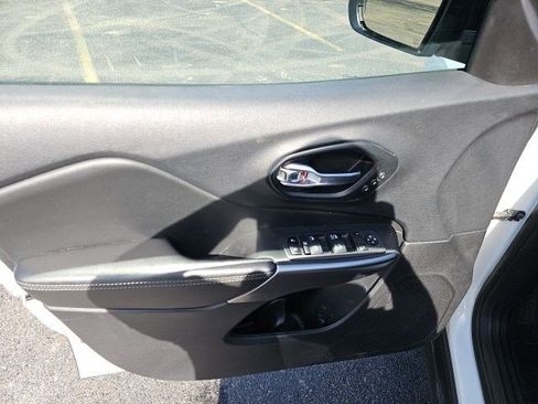 Used 2022 Jeep Cherokee Limited image 21